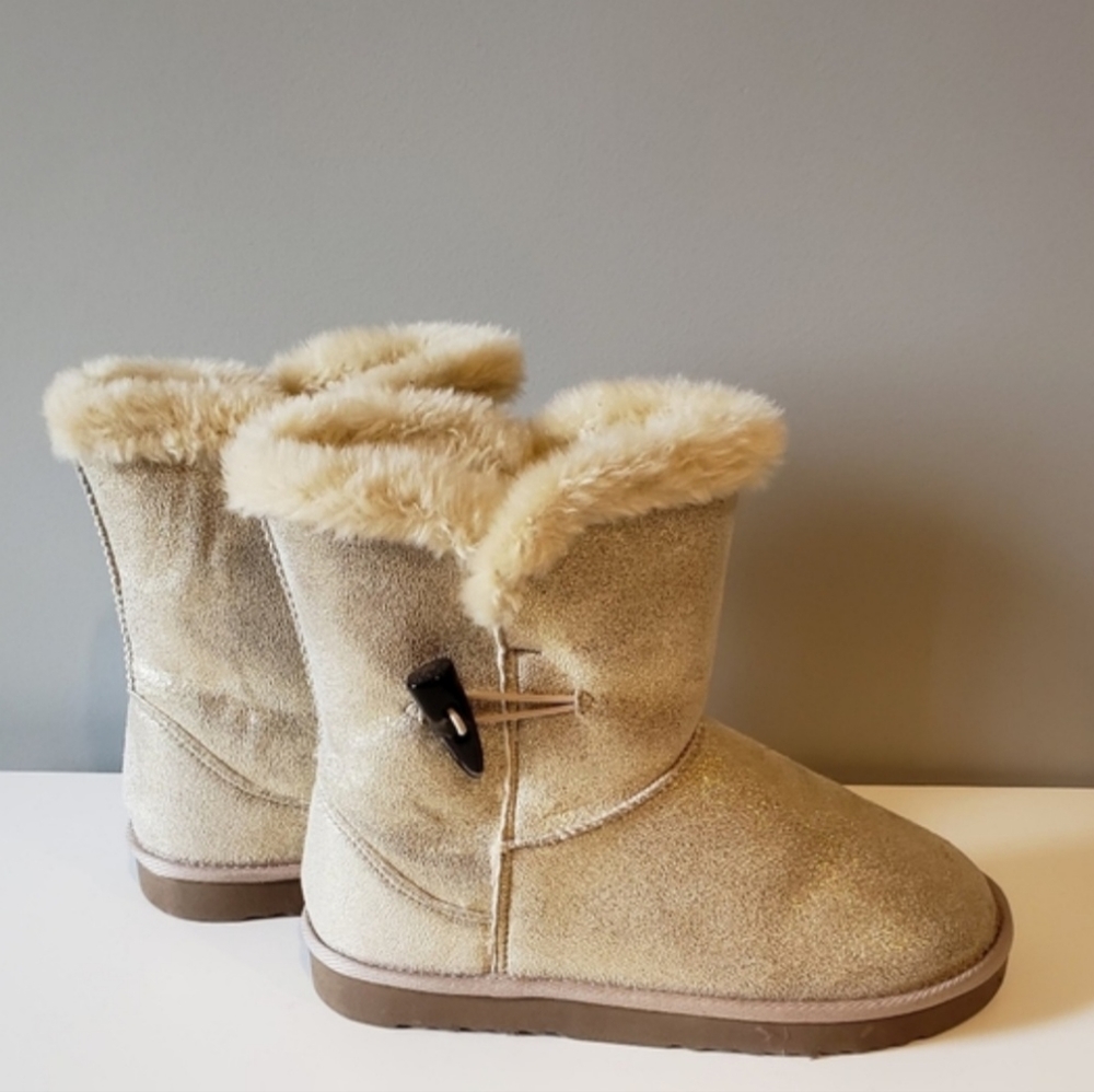 EXCELLENT CONDITION! STYLE & CO GOLD GLITTER FAUX FUR BOOTS